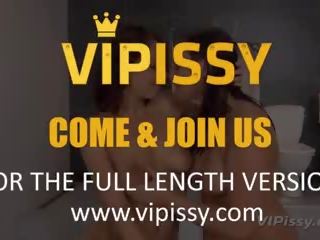 Vipissy - लेज़्बीयन पेशाब ड्रिंकिंग के लिए ब्रुनेट लड़कियां: अडल्ट चलचित्र 8c
