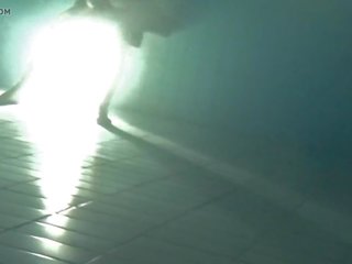 Sott’acqua adulti clip a il piscina a notte, gratis adulti film 99