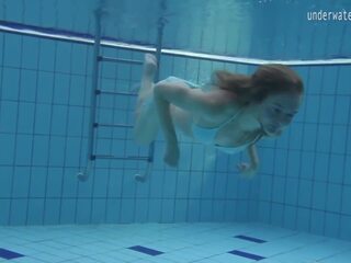 صغير الثدي صغيرتي في سن المراهقة كلارا تحت الماء, قذر فيديو 0c | xhamster
