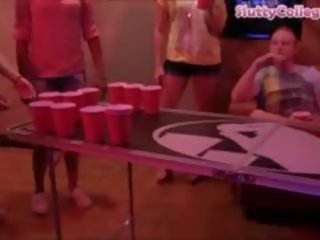 Pivo pong igra konci up v an intenzivno faks xxx video orgija