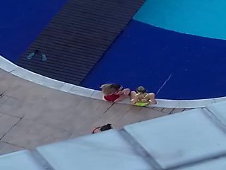 3 ženske pri na bazen non-nude - del ii, umazano film 4b