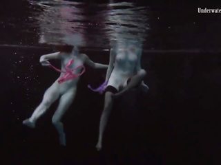 Bajo el agua glorious niñas nadando desnudo, gratis sucio vídeo 2e