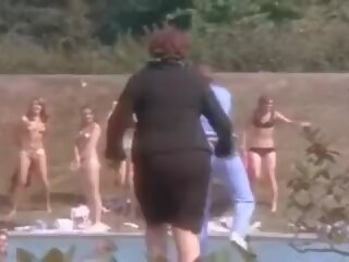 Bốn nữ sinh skinnydip, miễn phí đại học hồ bơi x xếp hạng quay phim mov f3 | xhamster