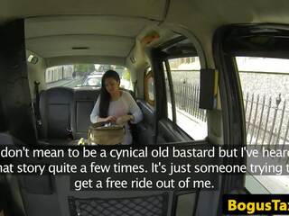 Pussylicked taxi brit scopata in cima auto bonnet: gratis sesso film 15