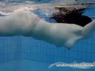 Andrea vídeos agradável corpo debaixo de água