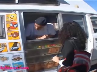 Gullibleteens.com icecream truck teismeline lassie pundunud mustanahaline juuksed
