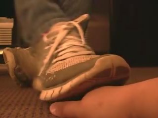 Nike grátis sneaker squeezes mão crushing completo vídeo