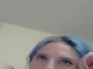 Biru rambut berpayu dara besar divinity pada webcam