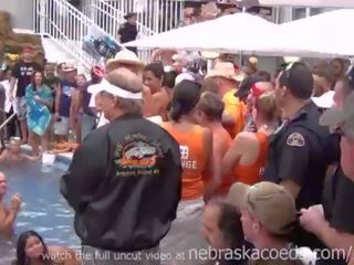 Unspeakable debauchery bij florida zwembad partij