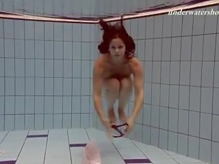 Cativante debaixo de água jovem grávida a nadar, grátis sob água vídeo hd x classificado filme